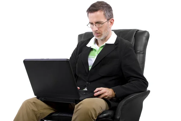 Masculino trabalhando em cadeira relaxante — Fotografia de Stock