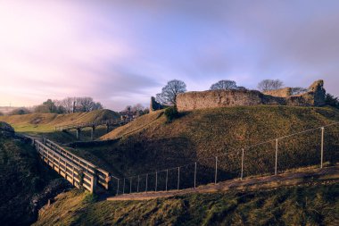 Şatonun üzerindeki gün doğumu Acre Kalesi 'ndeki harabeler (Birleşik Krallık)