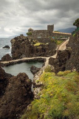 Porto Moniz 'deki Sao Joao Baptista Kalesi (Madeira, Portekiz)