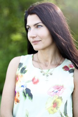 güzel bir kadın yaz elbise