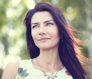 güzel bir kadın yaz elbise