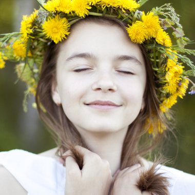 küçük kız parkta rüya