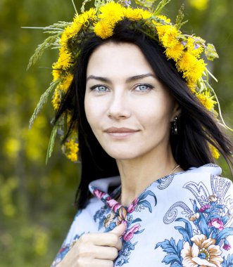 Kız güzel bir yaz eşarp