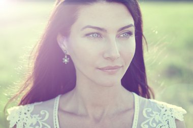 Doğada güzel bir kız