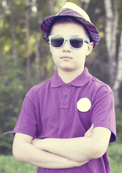 Boy in a cap and glasses outdoors — Stock Photo, Image