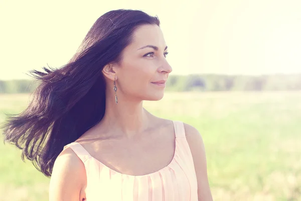 Girl in pink dress  outdoors — Stock Photo, Image