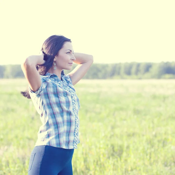 Woman  looks into the distance outdoors — Stock Photo, Image