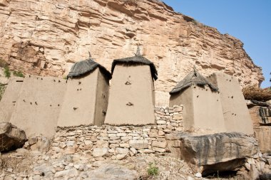 mali (Afrika dogon köyde tahıl ambarları).