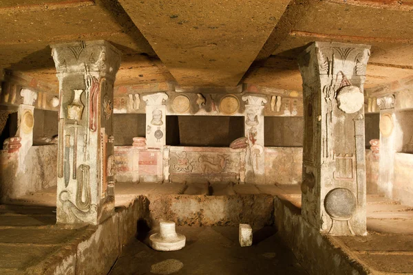 Interior de la tumba antigua (Necrópolis etrusca de Cerveteri, Ital —  Fotos de Stock
