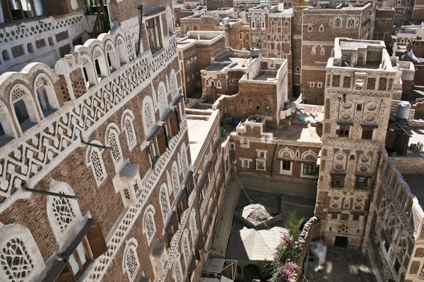 Typiska jemenitiska arkitektur, sanaa (yemen). — Stockfoto