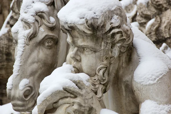 Trevifontenens detaljer i Roma . – stockfoto