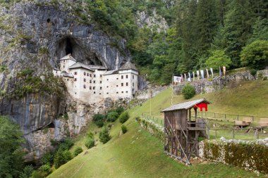 predjama Kalesi, Slovenya