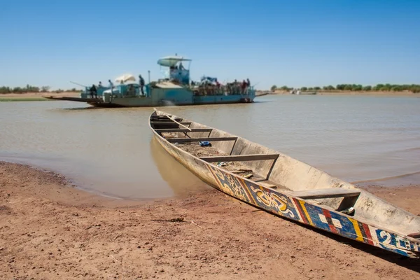 Barco típico, Djenné, Malí, África . — Foto de Stock