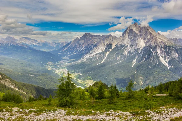 Долина у регіоні Доломітові Альпи, Альпи, Італія — стокове фото