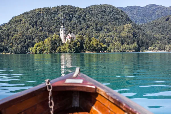 Weergave van bled eiland, lake bled, Slovenië. — Stockfoto