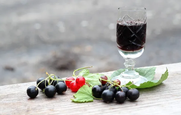 Currant liqueur — Stock Photo, Image