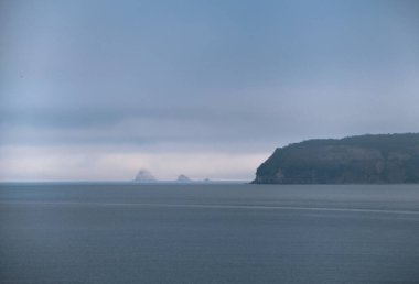 Magadan 'daki Gerntner Körfezi' nde deniz manzarası var. Rusya 'nın uzak doğusunda, Okhotsk Denizi