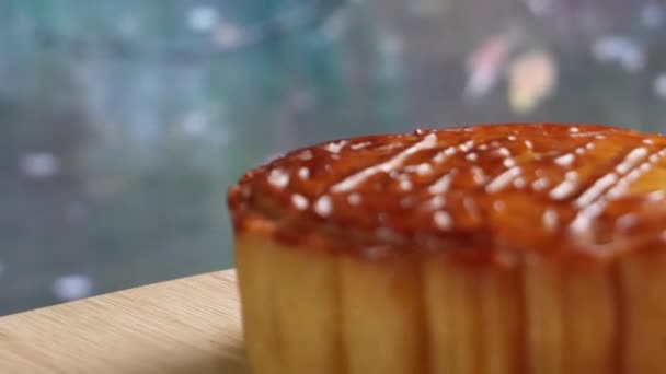 Mooncake Being Served Wood Platter Board Traditional Mid Autumn Festival — Vídeo de stock