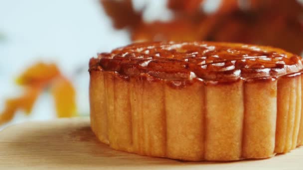 Mooncake Being Served Wood Platter Board Traditional Mid Autumn Festival — Vídeo de stock