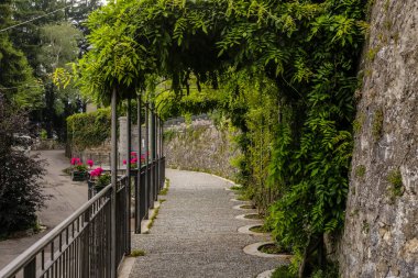 Como, İtalya - 14 Haziran 2017: Como Gölü üzerindeki Brunate Yolu