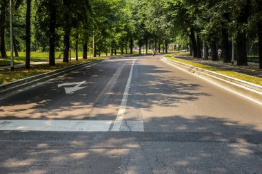 Milan, İtalya - 13 Haziran 2017: Güneşli bir günde Milano Sokakları