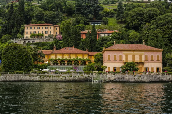 Como Włochy Czerwca 2017 Widok Tradycyjną Starą Willę Nad Jeziorem — Zdjęcie stockowe