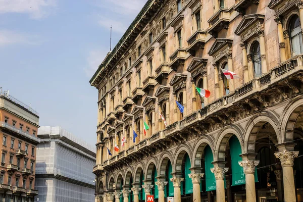 Milán Italia Junio 2017 Vista Del Tradicional Edificio Antiguo Con —  Fotos de Stock