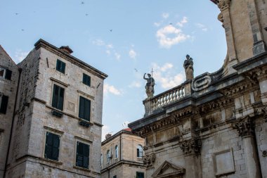 Şehir Merkezi 'ndeki Dubrovnik Katedrali ve Geleneksel Eski Evler