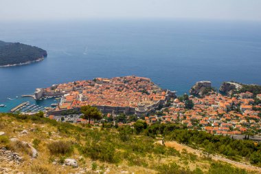 Güneşli bir günde Dubrovnik ve Lokrum Adası Panoramik Manzarası