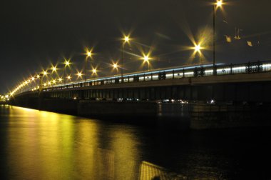 Riga 'da akmens Köprüsü
