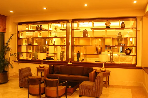 Belo interior moderno na recepção do hotel — Fotografia de Stock