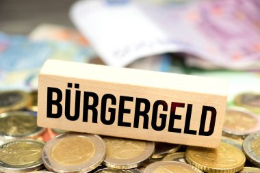 Euro banknotları ve vatandaşların parası