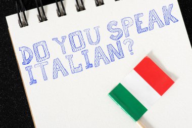 İtalya bayraklı defter ve arka plan için İtalyanca yazıtlar biliyor musun?