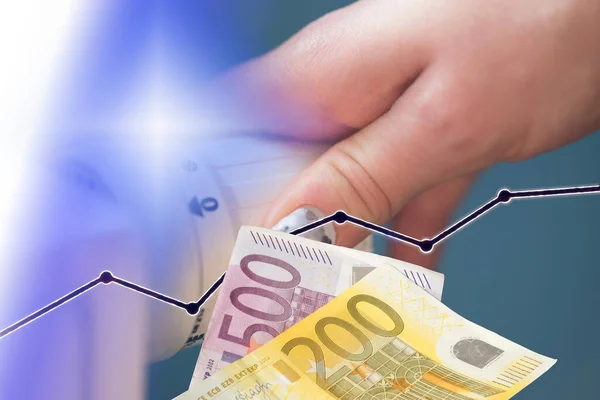 Financiële Grafiek Eurobankbiljetten Met Persoon Die Warmte Radiator Thuis Vermindert — Stockfoto
