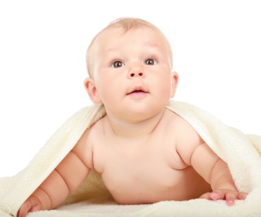 bej renkli havlu üzerinde güzel küçük bebek