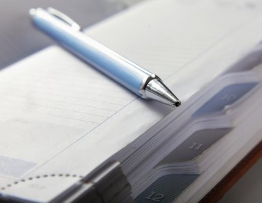 kalem defter üzerinde