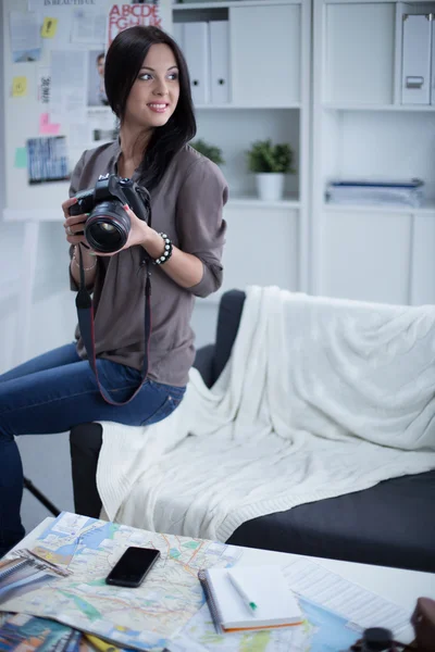 Woman is a proffessional photographer with camera in office — Stock Photo, Image