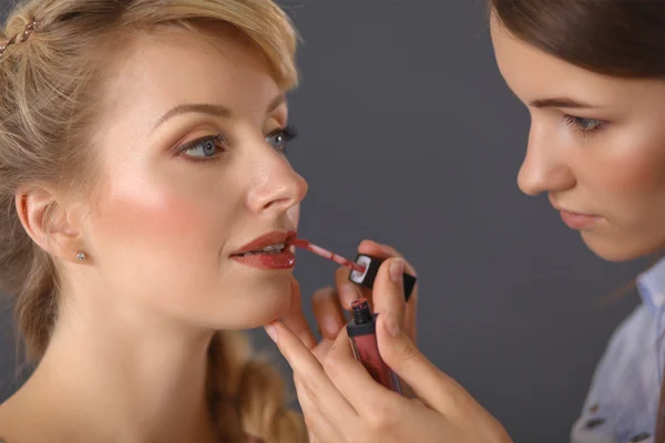 Artista fare professionale make up di donna — Foto Stock