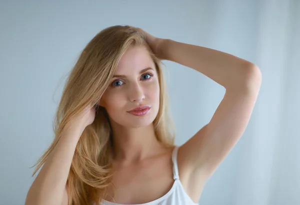 Retrato de joven hermosa chica con. Maquillaje. . — Foto de Stock