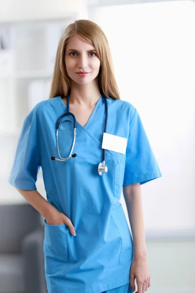 Portrait of woman doctor at hospital corridor — Stock Photo, Image