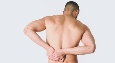 Onun boyun ağrısı tutan genç adam. Tıp kavramı
