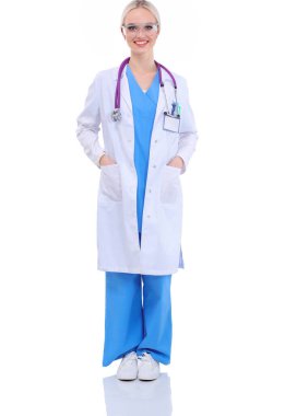 Beyaz arka planda izole edilmiş bir kadın doktorun portresi. Kadın doktor.