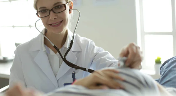 Doctor and patient discussing something while sitting at the table . Medicine and health care concept — Stock Photo, Image