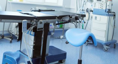 Modern klinikteki ameliyathane.