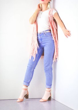 Güzel bir kadın portresi. Beyaz arkaplanda izole