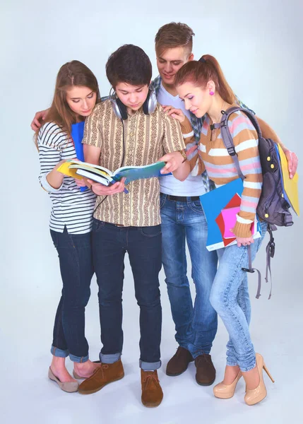 Grupo feliz de estudantes segurando cadernos, isolados em fundo branco — Fotografia de Stock