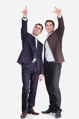 duran, beyaz zemin üzerine izole iki gencin