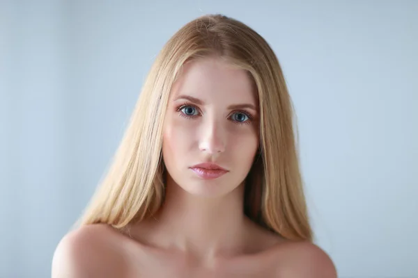 Portret van jonge mooi meisje met. make-up. — Stockfoto
