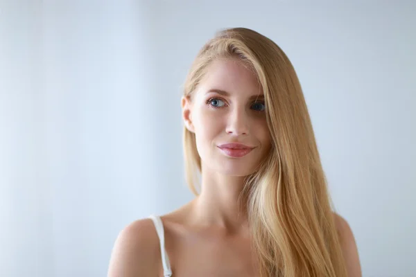 Retrato de menina bonita jovem com. Maquiagem . — Fotografia de Stock