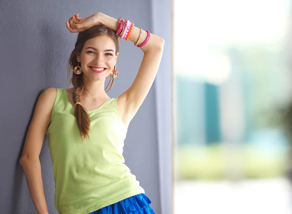 Fashionable young woman in summer dress . — Stock Photo, Image